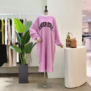 [포커스]  FS3B7OP01496_루즈핏 골지 레터링 롱 원피스