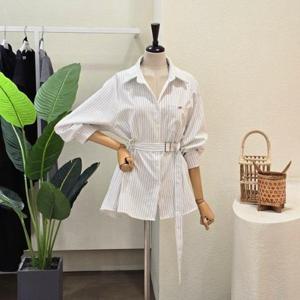 [포커스]FS6B9BL5303_스트라이프 카라넥 벨티드 블라우스