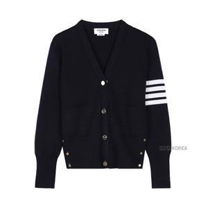 [톰브라운] SS26 여성 울 4바 브이넥 가디건 FKC207A 00014 415