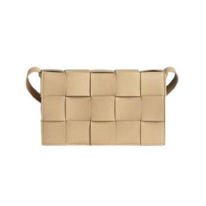 보테가 베네타 램스킨 레더 크로스바디 카세트백 포리지 578004VMAY19776