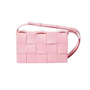 보테가 베네타 램스킨 레더 크로스바디 카세트백 리본 578004VMAY15832