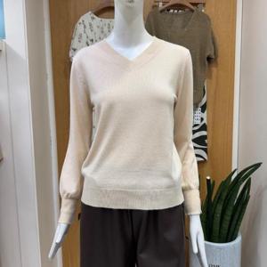 클리지 DP01 브이넥 소프트 버튼 니트 CP7WKT05