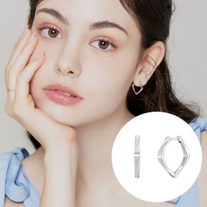 [제이에스티나] J e te 귀걸이 (JJJTE01BF109SW000)