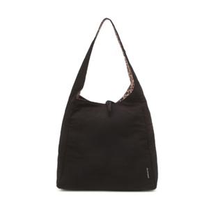 [질스튜어트 핸드백] JABA5F012BK  블랙 나일론 원단 리버서블 숄더백 L JABA5F012BK