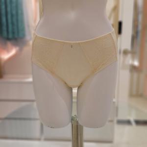 [비비안(언더웨어)]S/S메인 잘모아주는 저중심몰드브라세트햄팬티 BP1850P