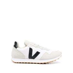 26 SS 베자 로고 패치 로우탑 스니커즈 RR0102364B TP438689289