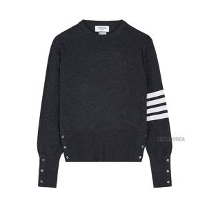 [톰브라운] FW25 남성 캐시미어 4바 니트 MKAS01A 00011 022