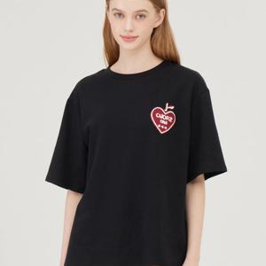 [베네통]애플 하트 자수 반팔 티셔츠 BATSF7541