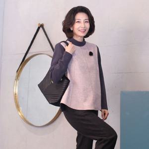 [쉬즈마담]T57232 밍크코사지선물 스티치 보들반목티 엄마옷