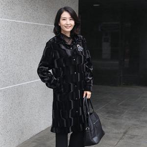 [쉬즈마담]J31741 감탄 착시벨벳 고품격 롱코트 50대 엄마옷