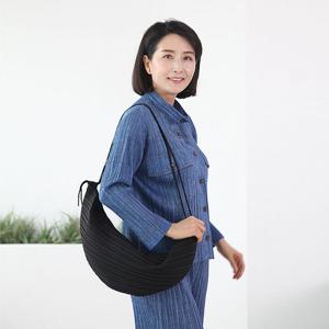[쉬즈마담]A42422 반달 끈 플리츠가방 엄마가방 여성가방