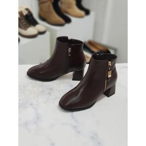 한슈 세이브존09 리얼가죽 골드 지퍼 청키굽 앵클부츠 5cm HS389050vn