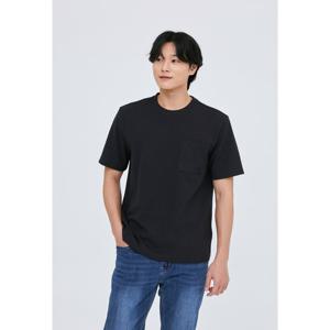 남성) 변형소재 가슴포켓 자수 스탠다드핏 반팔 티셔츠 AP2WTS303-CG