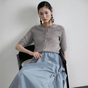 르네크루 25FW 화이트캐시미어100% 하프 가디건