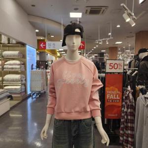 인터크루 HC10 여성)레이라인장식맨투맨 ITZ3TM53A