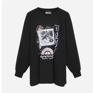 [써스데이아일랜드] (T256MTS908W)오버사이즈 빅 프린팅 티셔츠 T256MTS908