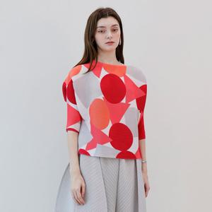 [요이츠](택가 185000원)[요이츠] 지오메트릭 패턴 플리츠 블라우스_YJ04WNPBL02