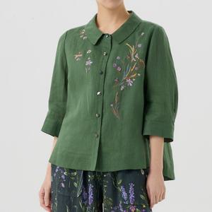 [비꼴리끄(여성)]라운드 카라 자수 블라우스 B262WB3020