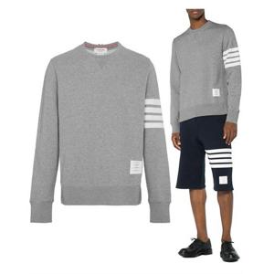 톰브라운 클래식 사선 완장 맨투맨 MJT021H 00535 068