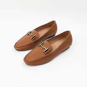 [신난다슈] 여성 로퍼 단화 2cm 플랫 구두 슬립온 소가죽 발편한 쿠션 GDR243025 브라운