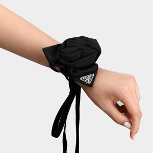 프라다 1IC063 2CM4 F0002 트라이앵글 로고 플라워 액세서리 블랙