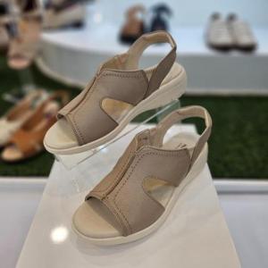 허시파피 세이브존07 여성 초경량 4CM굽 쿠셔닝 컴포트 샌들 3FP032