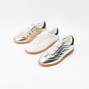 [신난다슈] 여성 스니커즈 운동화 3cm 슬립온 플랫 단화 발편한 쿠션 퀄팅 밴딩 MRO257168