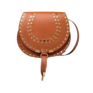 끌로에 새들 크로스바디백 카라멜 CHC22WS680J26247