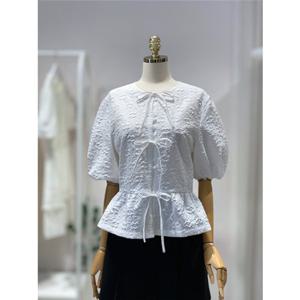 [올리브데올리브] 올리브데올리브 (OW5XB402) 엠보 텍스처 리본 볼륨 소매 블라우스 OW5XB402