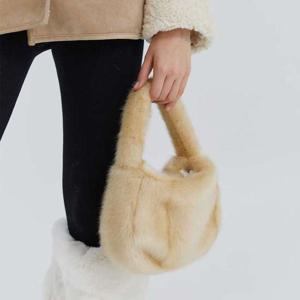 키티 레빗 퍼 미니 백_MW4WBG06X