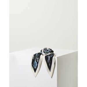 [닥스핸드백]네이비 플라워 플리츠 스카프 DCSC5F667N2