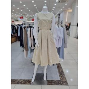 [더아이잗]슬리브 배색 턱 원피스 IN4P0OP57510_DJ