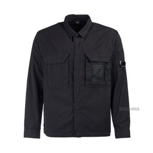 [CP컴퍼니] SS25 남성 개버딘 렌즈 오버셔츠 18CMOS142A 110143G 999