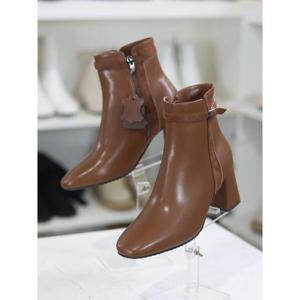 바이로쏘 세이브존03 소가죽 스퀘어 토 6.5cm 플레어힐 앵클부츠 (BY)23F11148CF2W