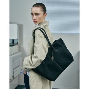 [질스튜어트]  블랙 키장식 나일론 숄더백 L (16인치노트북수납) JABA5E801BK