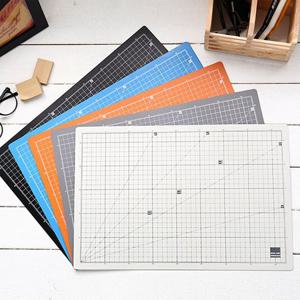 윈스타PVC칼라커팅매트 A2 (620X450) 칼라커팅매트 데스크매트 사무용품 문구세트 테이블매트 오피스용품