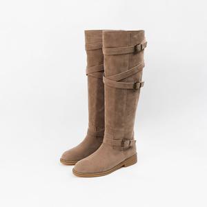 [신난다슈] 여성 롱부츠 3cm 여자 통 넓은 플랫 부츠 스웨이드 발편한 통굽 FL257051 베이지