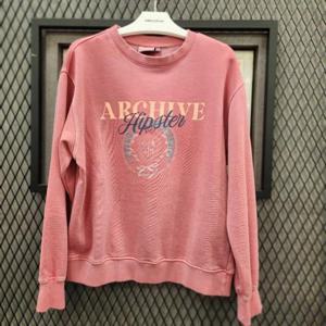 인터크루 HC45 피그먼트그래픽맨투맨 ITZ1TM53