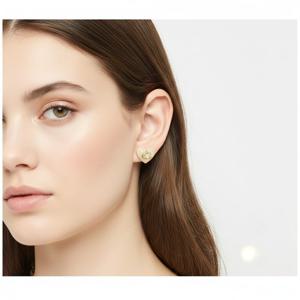 COACH 26SS 하트 모양 귀걸이 (37422706 GLD681)