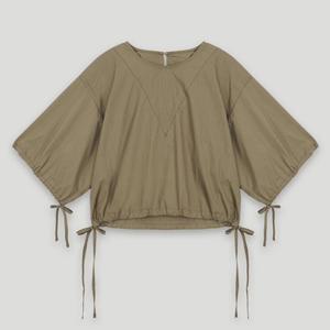 [코데즈컴바인] 소매셔링 라운드넥 크랍블라우스 (CKB-BL001W4) CKBBL001W40