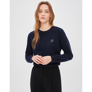 질스튜어트 뉴욕 여성 24FW 네이비 로고 자수 레귤러핏 울혼방 라운드넥 니트 JSSW4D330N3