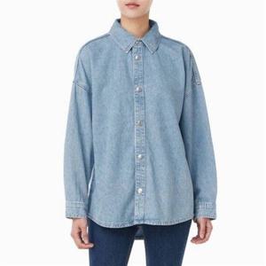 캘빈클라인 여성 린넨 릴렉스핏 라이트블루 데님 셔츠 47C709G 394946