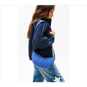 [타미힐피거칠드런] 웨이비 플래그 퀼팅 문 백 T42G1ABG600BT1 T42G1ABG600BT1