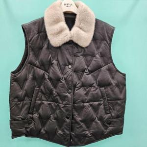 디컬렉션 HC07 오리털가죽베스트 D2454VT04