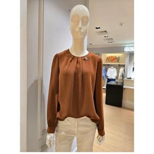 [베스띠벨리]BJBAI2412_메탈 장식 핀턱 블라우스