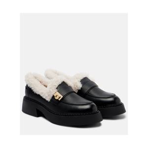 페라가모 Caminia 시어링 트리밍 레더 로퍼 P01094084