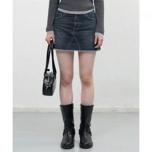 제너럴아이디어 로우라이즈 컷팅 데님 미니스커트 [DARK BLUE] WBE3L13504 383523