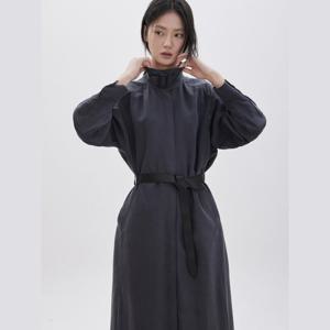 [쥬크]벨티드 하이넥 트렌치 롱 원피스 Z261MSE003