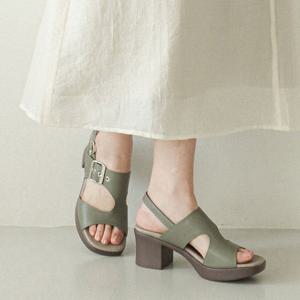 [지쎄공식몰] 천연가죽 여성수제화 코나 버클 통굽 샌들 GIS-46245