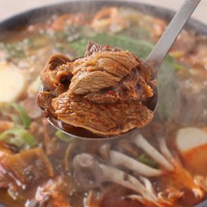 [무보까국밥] 한식명장 국내산 고기듬뿍 순살 감자탕 600g x 8팩, 뼈없는 감자탕